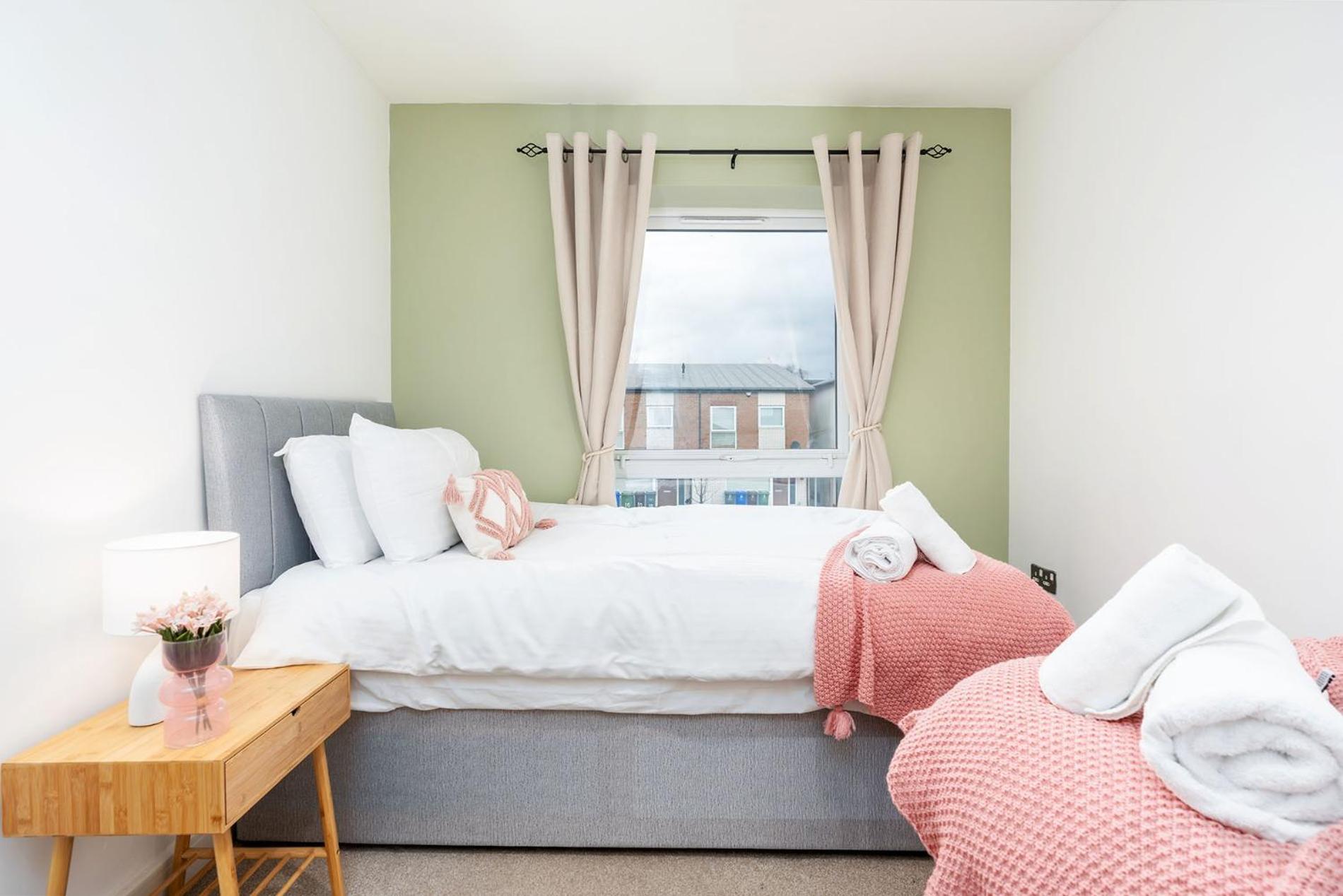 6 Guests - 3 Bedrooms - Free Wi-Fi - Manchester Exterior photo