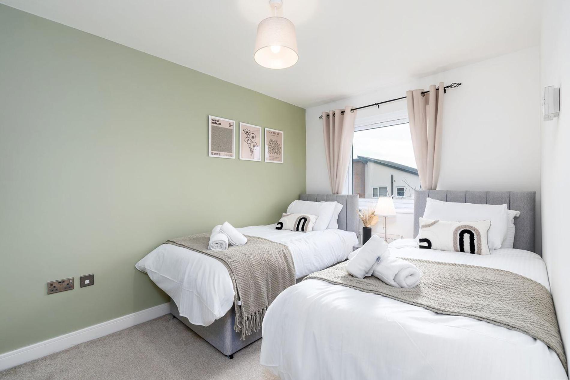 6 Guests - 3 Bedrooms - Free Wi-Fi - Manchester Exterior photo