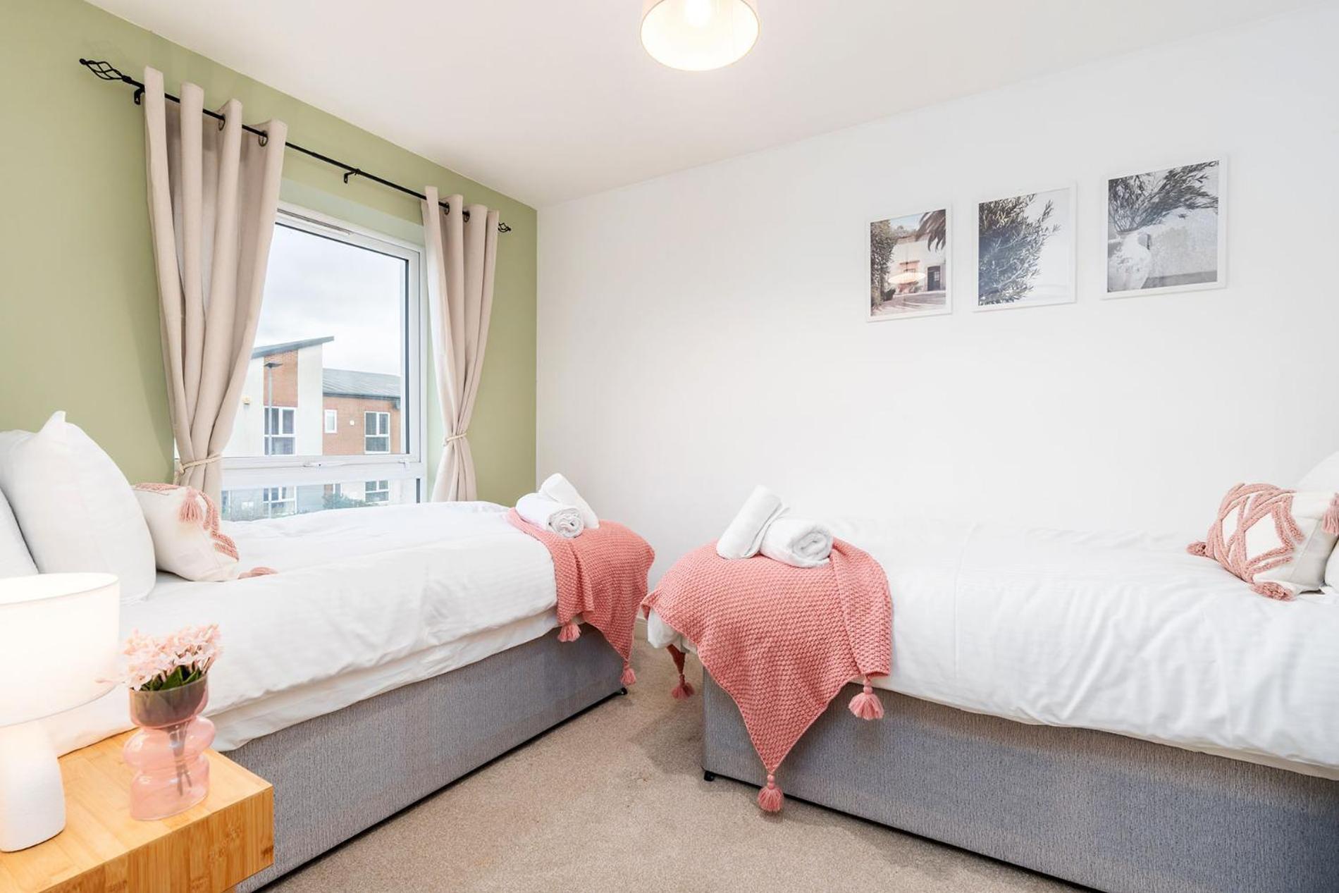 6 Guests - 3 Bedrooms - Free Wi-Fi - Manchester Exterior photo
